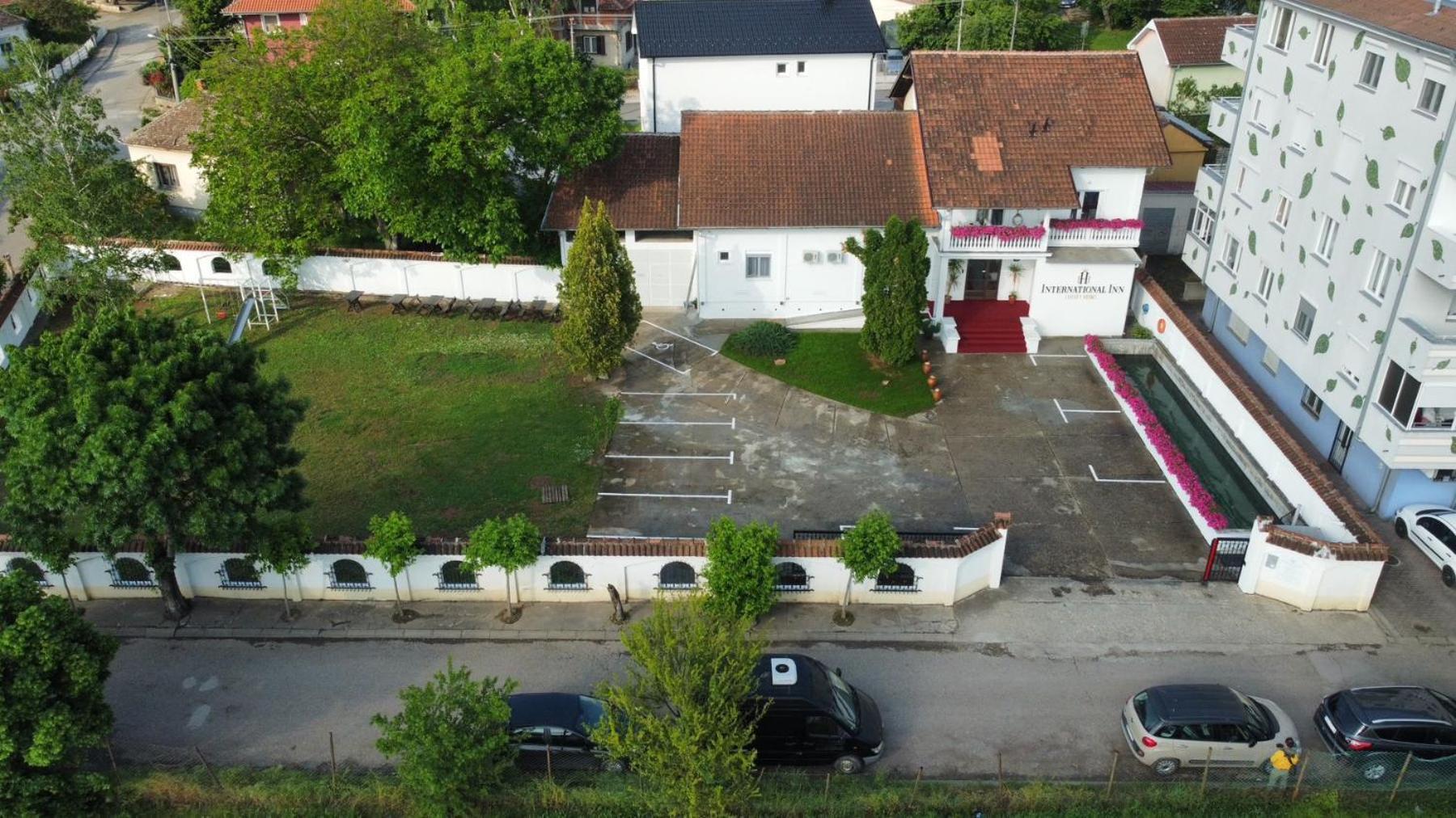 International Inn Paraćin Exteriör bild
